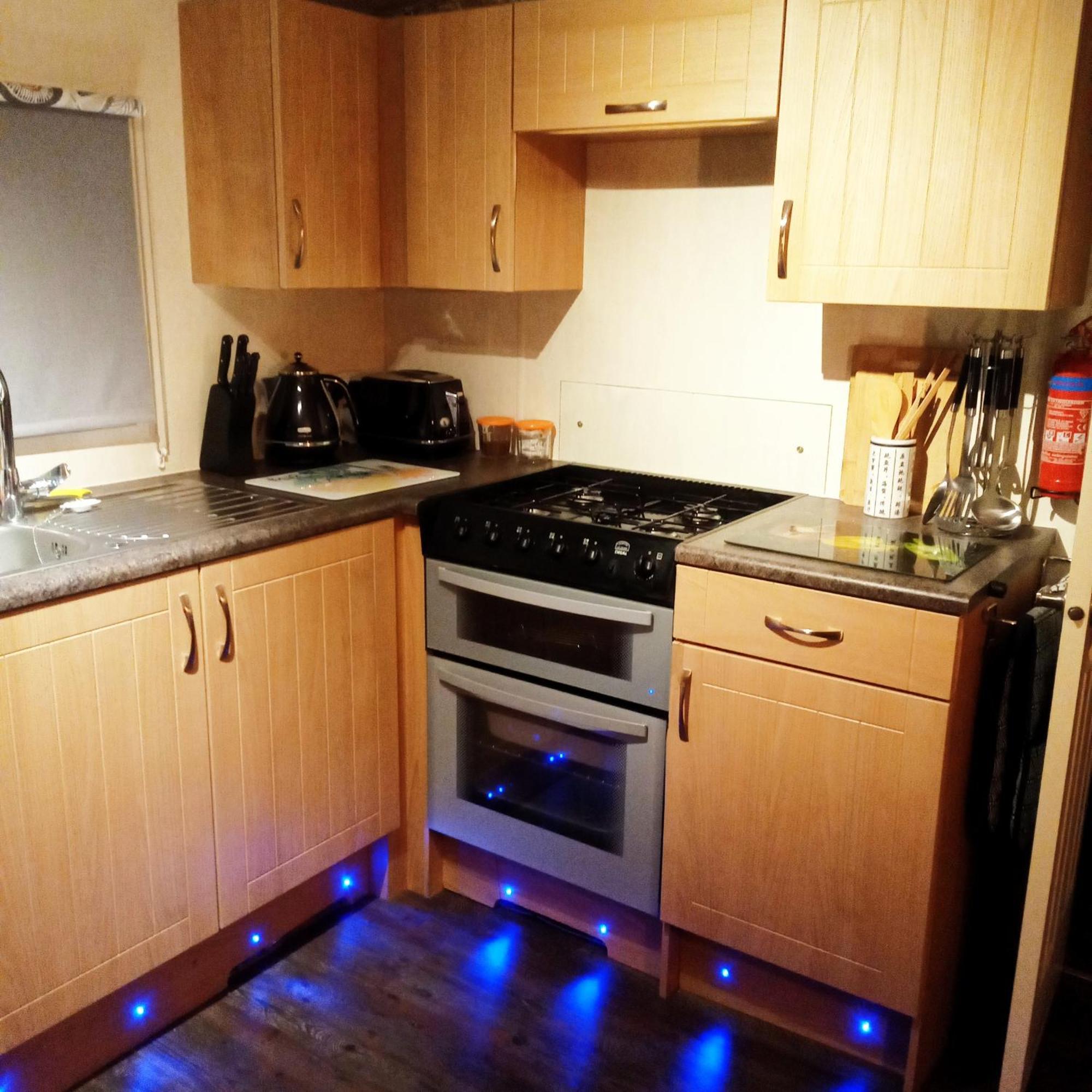 Campsite Daisy's Luxury Caravan At Lakes