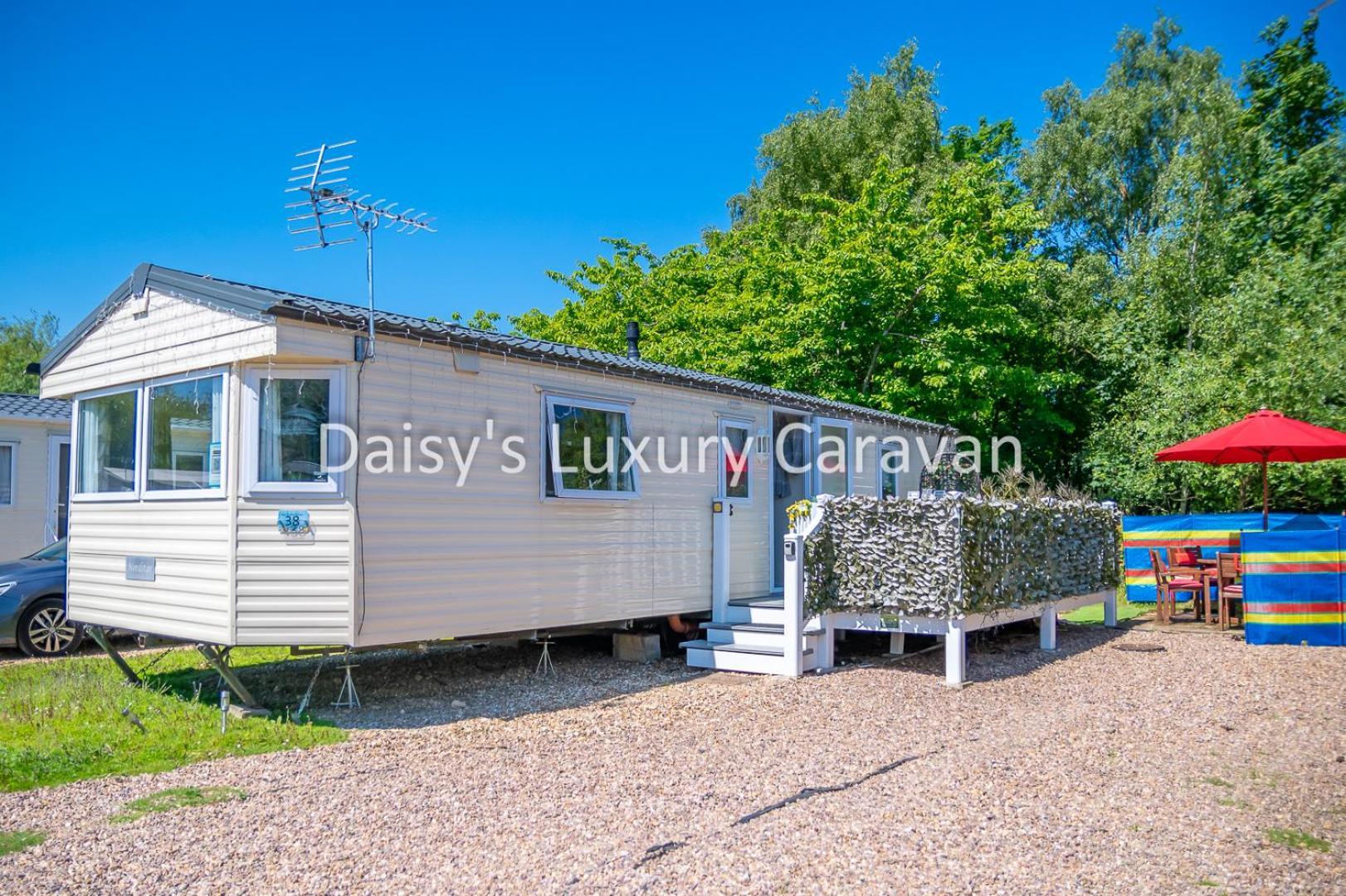 Daisy's Luxury Caravan At Lakes Campsite *